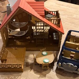 Calico Critters Cabin, Van, Bunnies and Accessories